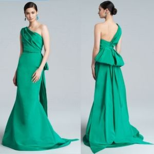$5,990 OSCAR DE LA RENTA VIVID GREEN SILK RUNWAY GOWN US S